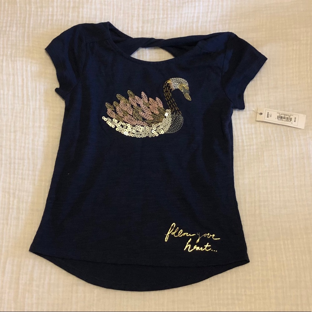 Girl’s swan shirt